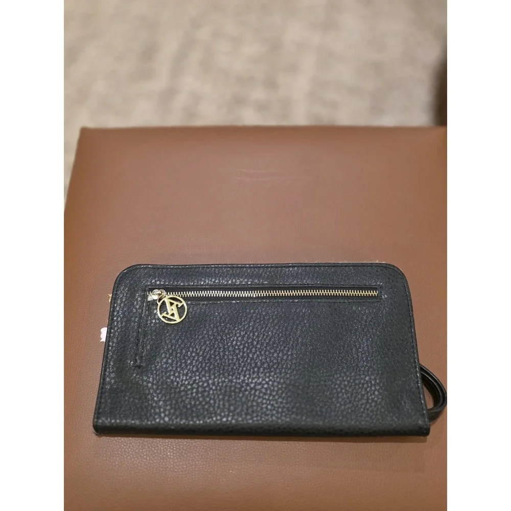 Adrienne‎ Vittadini Studio Charging Zip Around Wallet Wristlet Wallet in Black